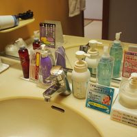 客室の洗面所のアメニティたち。