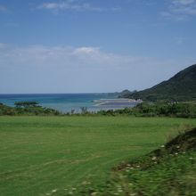 唐人墓を抜けて石垣やいま村へ向かう途中の名蔵湾