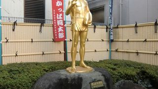 黄金のかっぱ像。