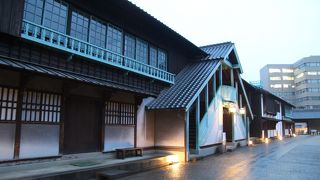 出島最大の建物