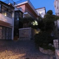 坂、階段を上がります