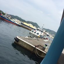 船は揺れました。