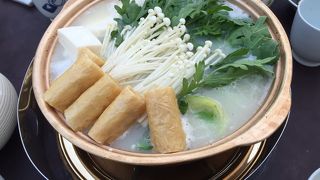 風情ある納涼床で鳥の水炊き