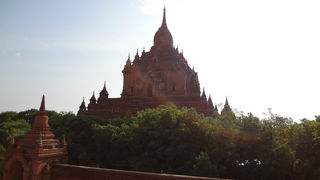 西側門を出たとこの建物にもぜひ！！