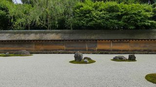 【龍安寺】土塀を鑑賞するための庭。間違いなく日本一美しい土塀と引き立て役のクズ石たち(^^;