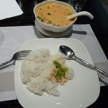 タイカレーを頼みました。６８元（約1350円）！