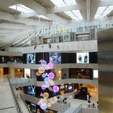 昼前に行くとこの商業モール自体来客が少なく空いています。