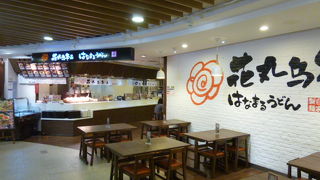 12時のお昼時をはずせば直ぐに座れます。