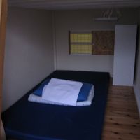 カプセルドミトリー。奥に見える通気口が廊下と繋がっている。