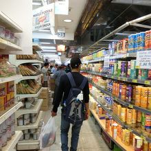 通路が狭くて歩きにくい