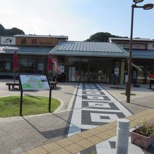 エントランスからして意味ありげな