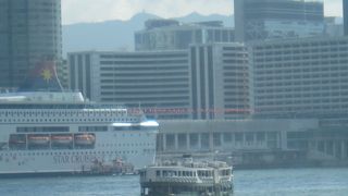 安くて便利な船で海からの香港の風景を眺められます