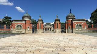 新旧の建物が印象的な国立博物館