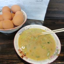 最後に残ったスープに玉子を入れて楽しむ。