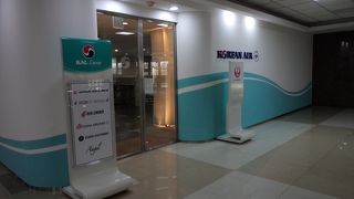 ＪＡＬ指定のラウンジです。