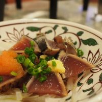 夕食時に提供されたかつおのたたき
