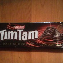 土産に所望されたTIMTAMを購入しました。（味が色々あり）