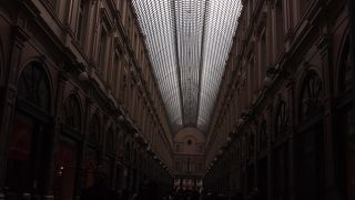 落ち着いた雰囲気の世界最古のアーケード　ギャルリー サンチュベール