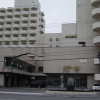 ホテル玄関と外観