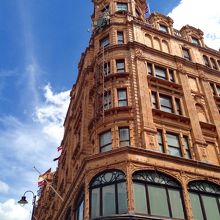 重厚な作りで歴史を感じます。