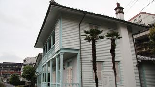 オランダ坂沿いの崖地に洋風住宅街