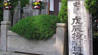 淀堤千両松の戦い慰霊碑