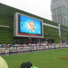 土日はキップを買うのに長蛇の列