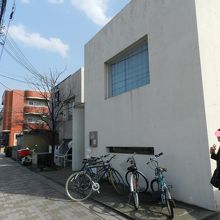 左京区田中の閑静な住宅街の中に建っています
