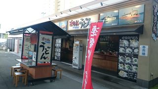 高松駅ホーム内にある立ち食いうどん！