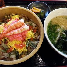 ちらし寿司と小うどん（週替わり）