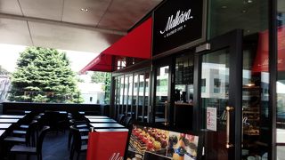 スペインのデリカテッセン＆カフェで、手作りデリは種類も多く目でも楽しめます！