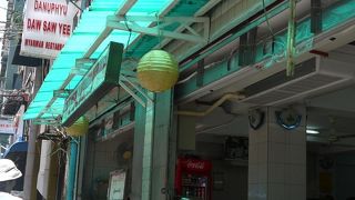 ミャンマーカレーを食べてみるのもいい