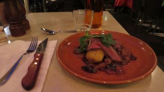 ダーリング・ハーバーにある、やや観光客向け色が強いステーキ屋。