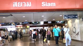 タイの原宿と言われる若者に人気の駅