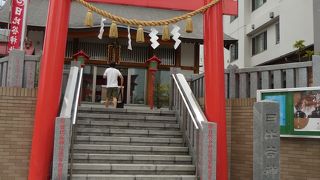 新しい小さな神社です