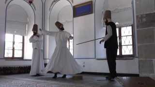 旋回舞踊で知られる宗教