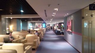 すごく規模が大きいタイ国際航空ビジネスラウンジ