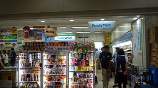 沖縄土産物も買えます