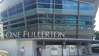 マリーナ・ベイに面しています