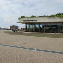 テラス席はペットと一緒に利用できます。