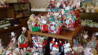 クリスマスのお菓子を買いにいきました。