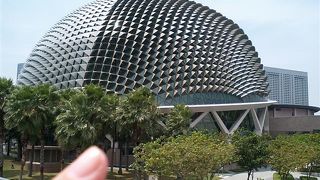 奇抜なデザイン