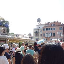 サンタルチア駅前左手Ferrovia Aの混み具合・・・