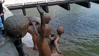 ユニークな像たち