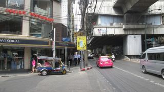 アソーク駅まで１駅