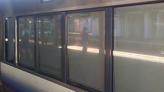 JR西日本の列車にしては珍しく自動放送があります