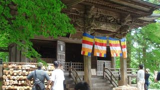 駐車場から、まず訪れる場所