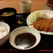 ご飯がおかわり自由なんでつい食べ過ぎる、、、