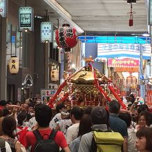 商店街の５丁目で。ひとつ行ったと思ったら……また！