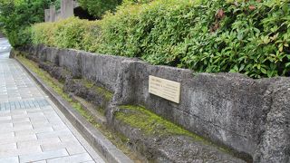 平和公園の外周に残る遺壁